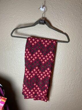 Lularoe Leggings Women’s Size TC Tall & Curvy Fits Sizes 12-18 Maroon